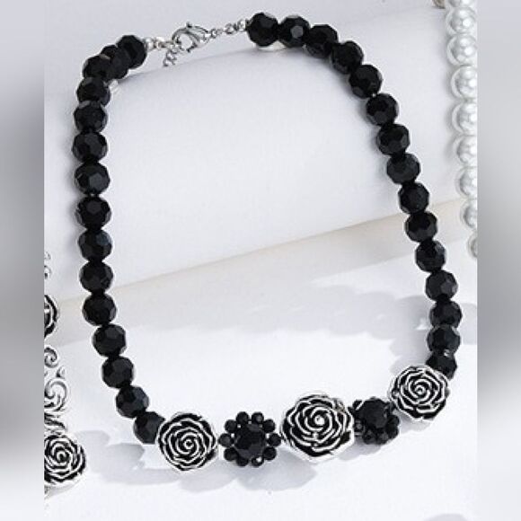 🌹 Silver-Plated Rose Black Beaded Lobster Clasp Necklace High Neck - Picture 5 of 8